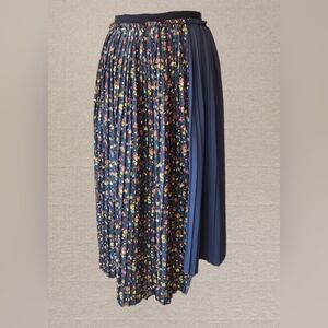 Zara TRF Coll. Dual Length Navy Floral Accordion Maxi Skirt Size Small (D14)